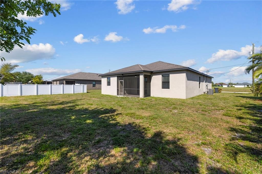 1322 22nd Ave, Cape Coral, FL 33991-43