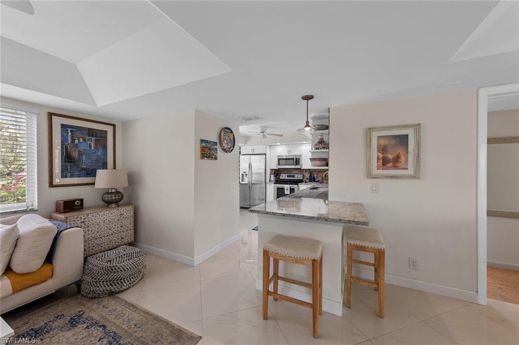 261 Quails Nest Rd 5, Naples, FL 34112-9