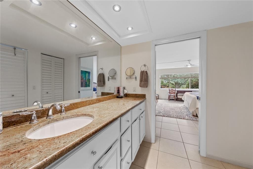 261 Quails Nest Rd 5, Naples, FL 34112-30