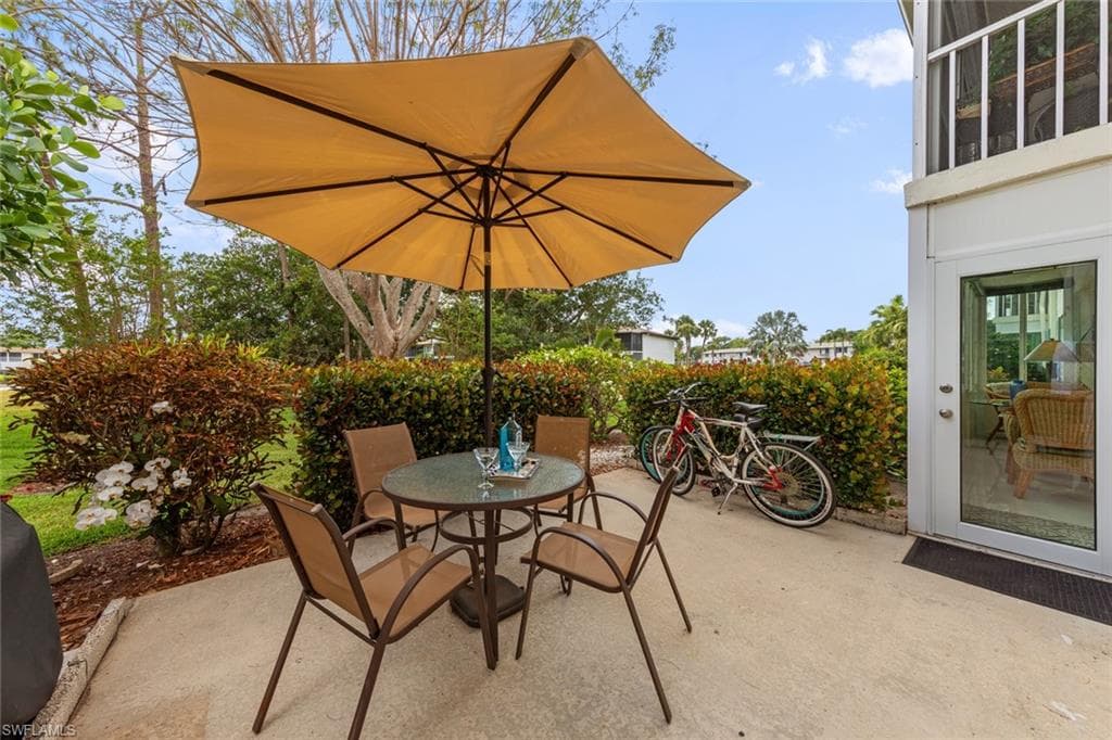 261 Quails Nest Rd 5, Naples, FL 34112-38