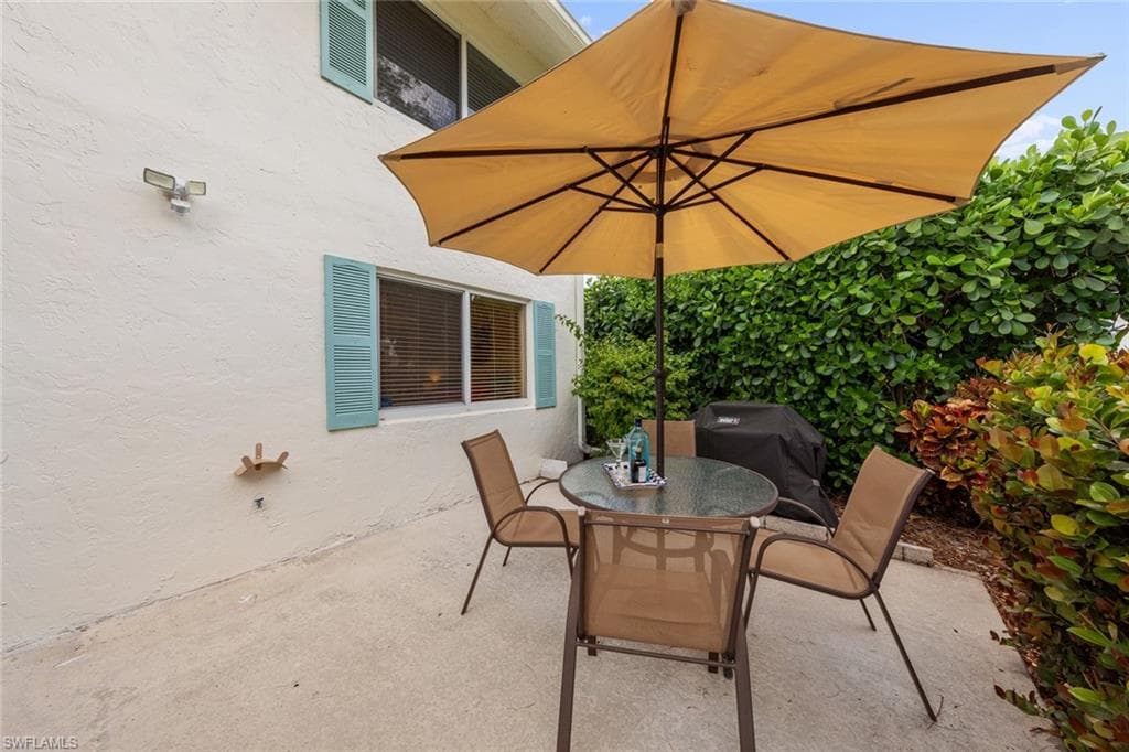 261 Quails Nest Rd 5, Naples, FL 34112-39
