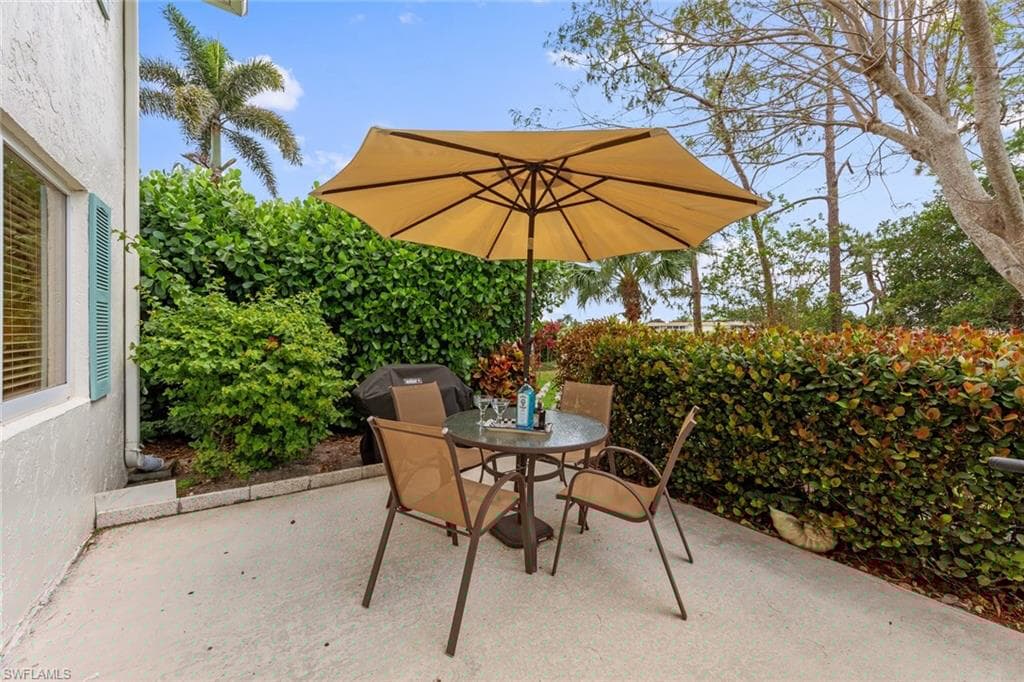 261 Quails Nest Rd 5, Naples, FL 34112-40