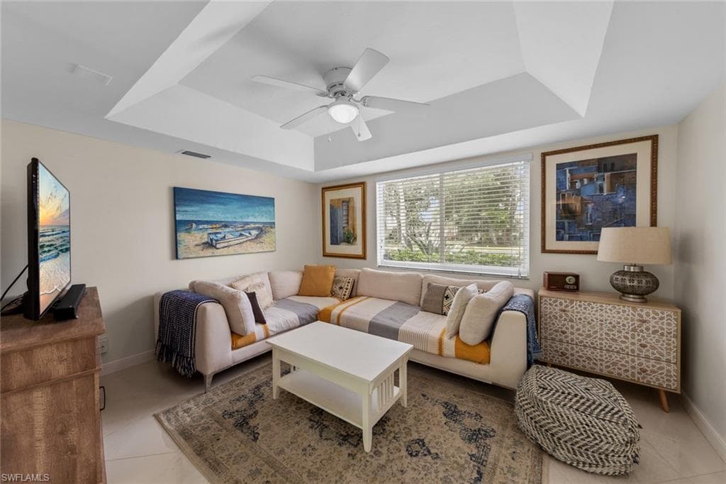 261 Quails Nest Rd 5, Naples, FL 34112-8