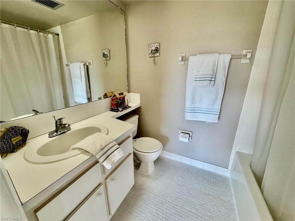 190 Pebble Beach Blvd 304, Naples, FL 34113-18
