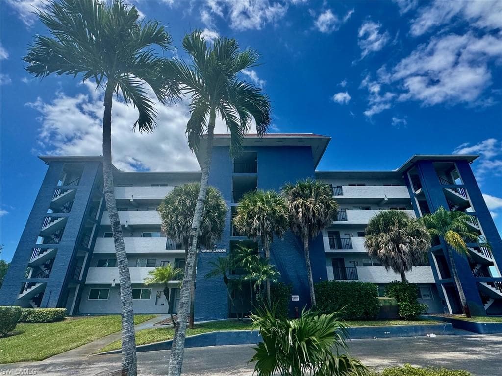 190 Pebble Beach Blvd 304, Naples, FL 34113-4