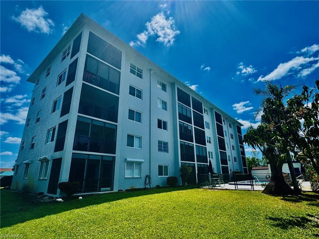 190 Pebble Beach Blvd 304, Naples, FL 34113-5