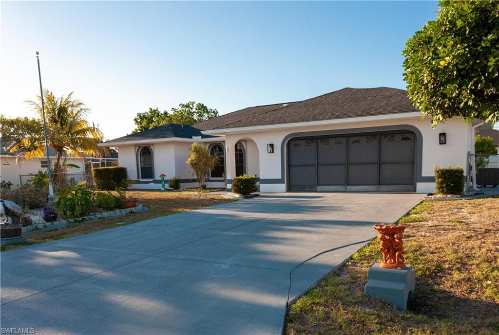 919 16th St, Cape Coral, FL 33990-3
