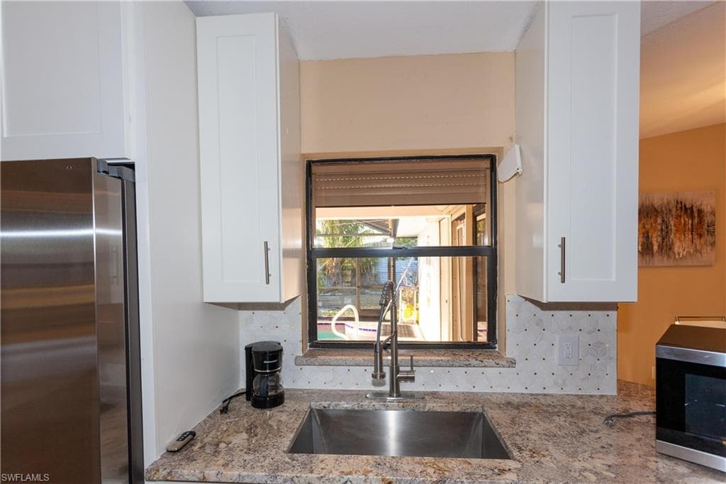 919 16th St, Cape Coral, FL 33990-6