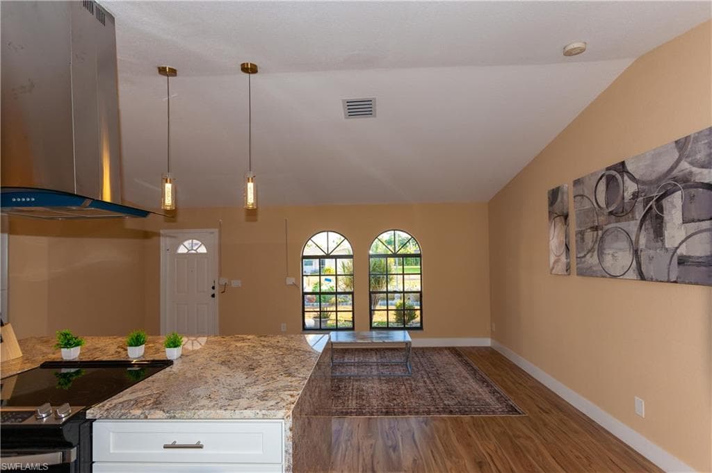 919 16th St, Cape Coral, FL 33990-7