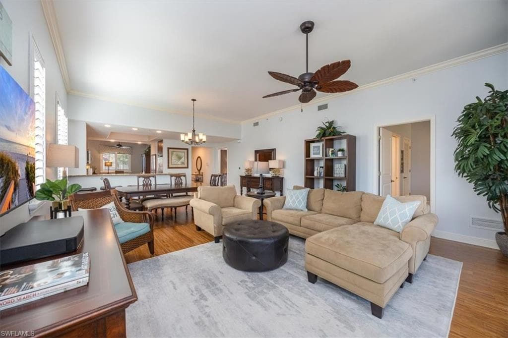 985 Sandpiper St I-206, Naples, FL 34102-9