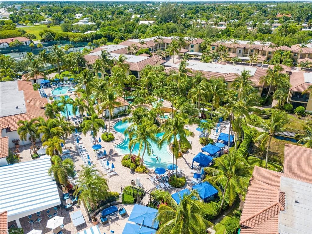 985 Sandpiper St I-206, Naples, FL 34102-1