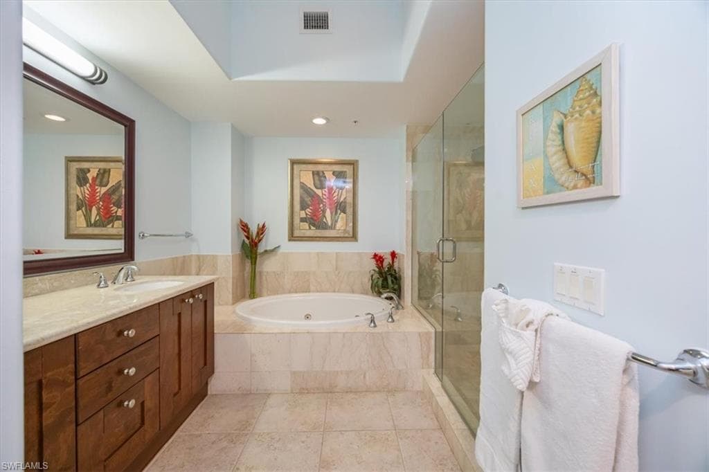 985 Sandpiper St I-206, Naples, FL 34102-20