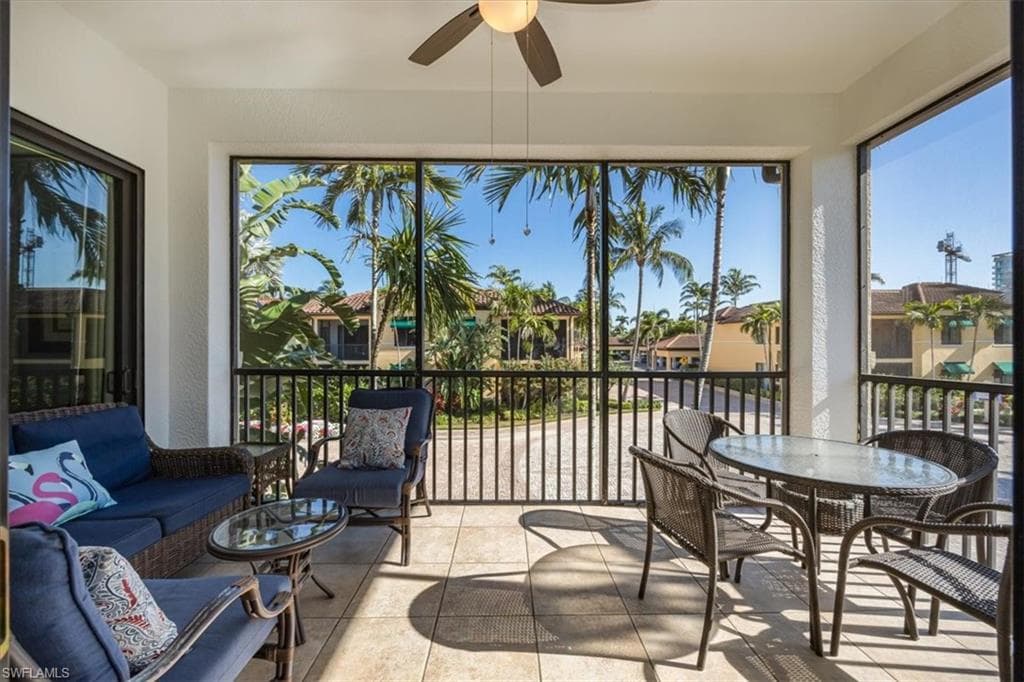 985 Sandpiper St I-206, Naples, FL 34102-25