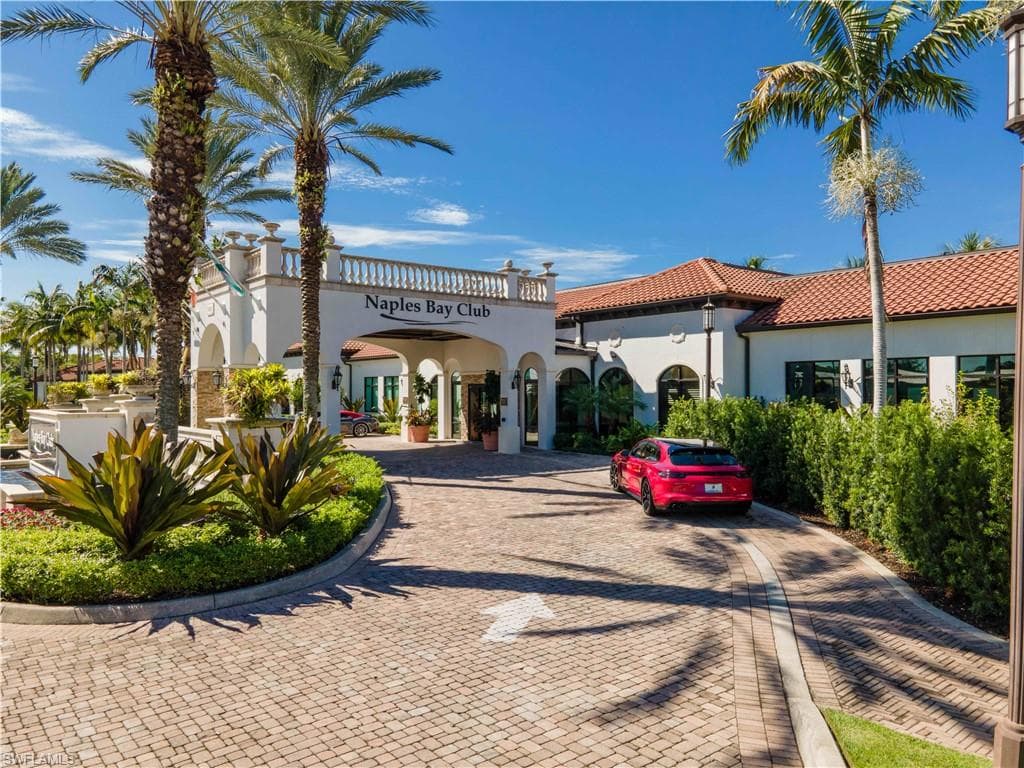 985 Sandpiper St I-206, Naples, FL 34102-27