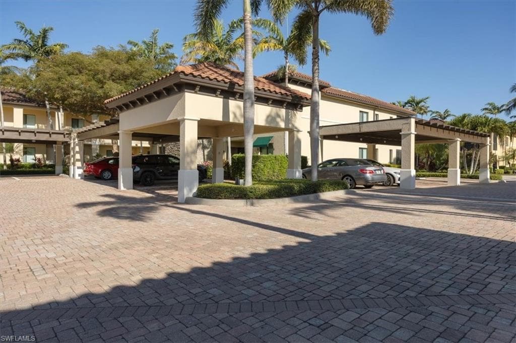 985 Sandpiper St I-206, Naples, FL 34102-3