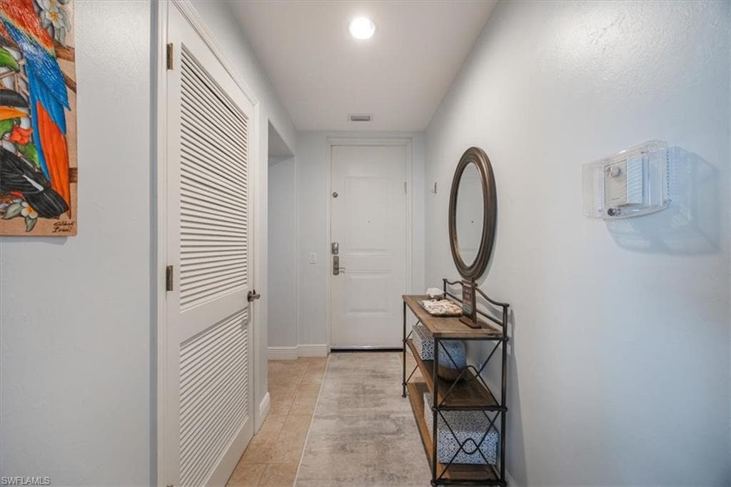 985 Sandpiper St I-206, Naples, FL 34102-4