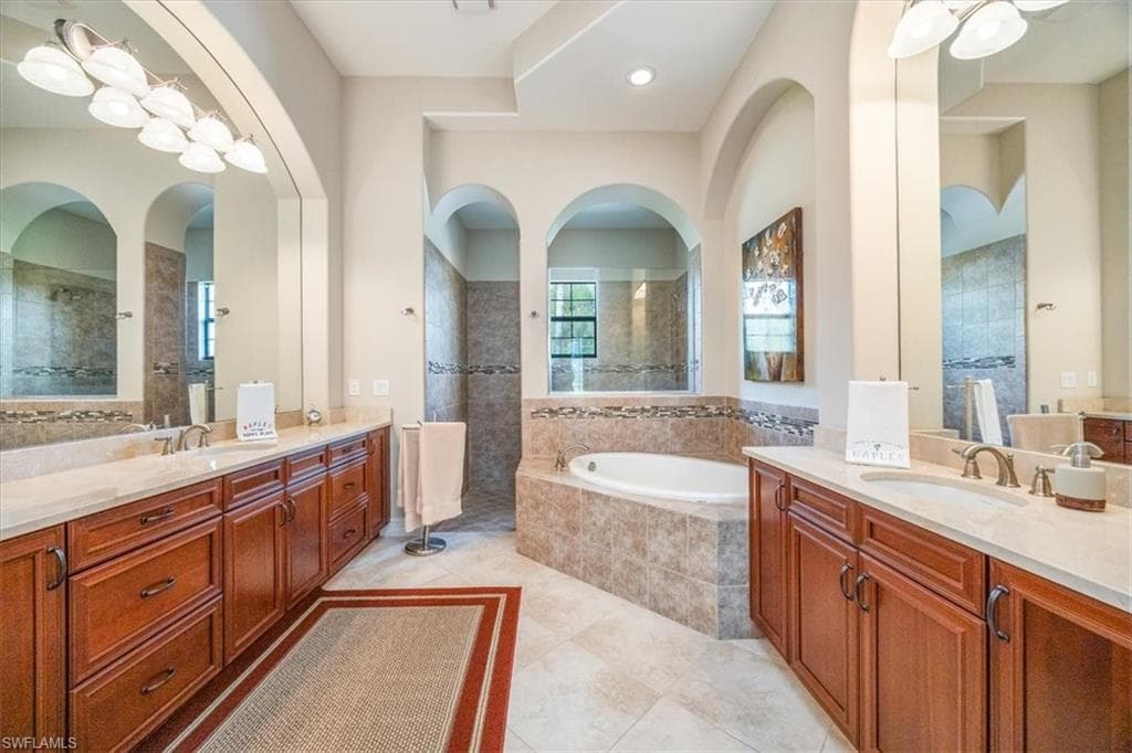 6504 Costa Cir, Naples, FL 34113-13