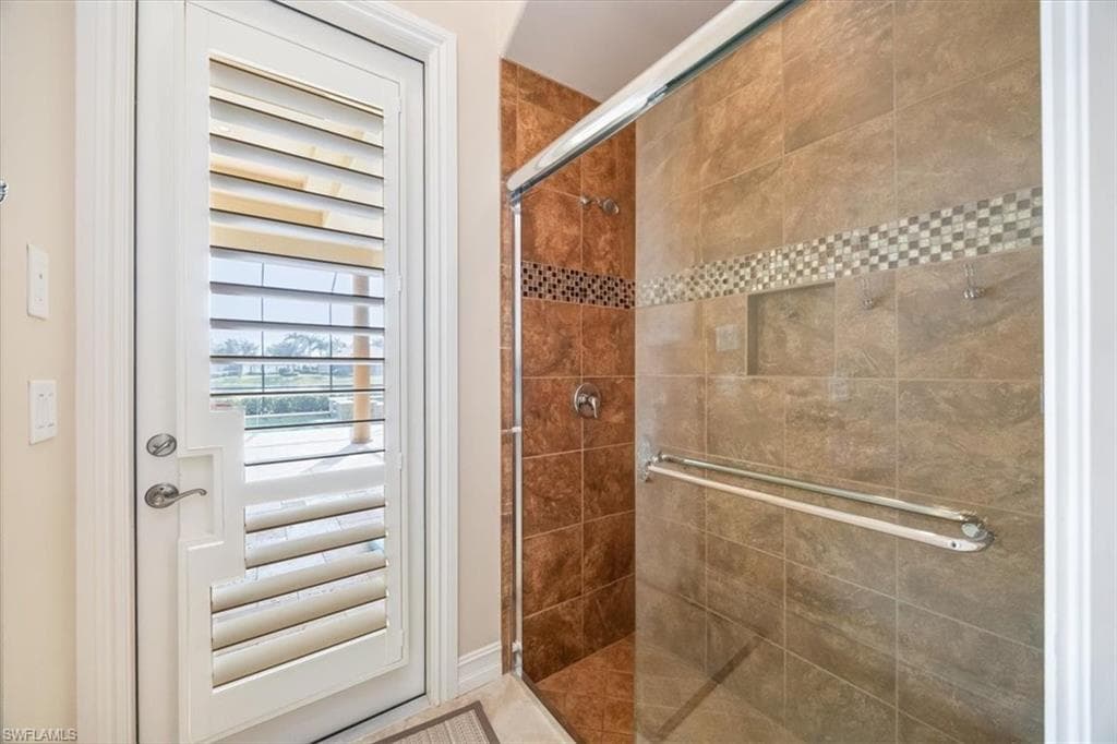 6504 Costa Cir, Naples, FL 34113-21