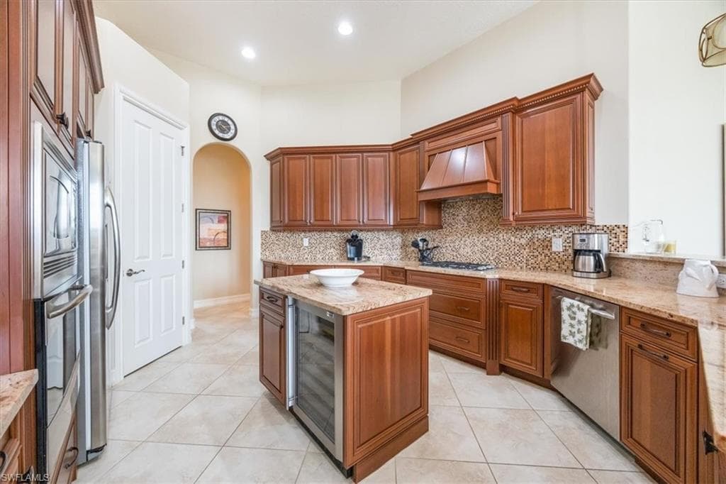 6504 Costa Cir, Naples, FL 34113-7