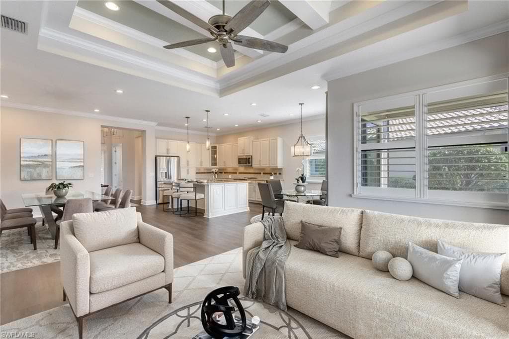 9276 Isla Bella Cir, Bonita Springs, FL 34135-10