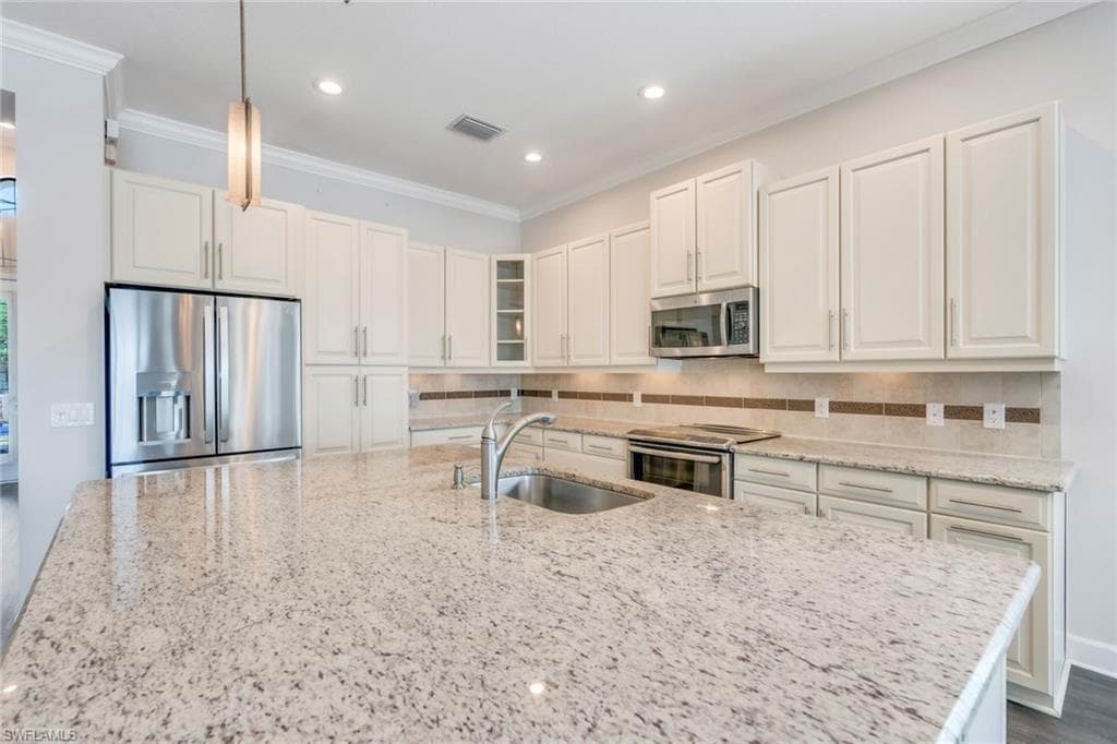 9276 Isla Bella Cir, Bonita Springs, FL 34135-13