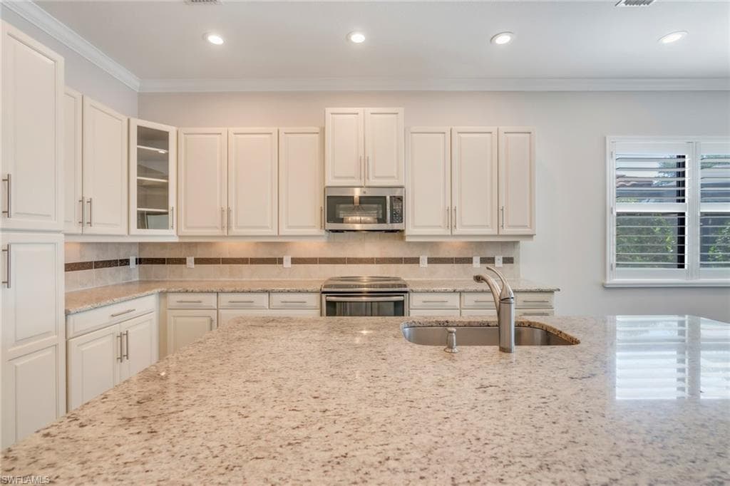 9276 Isla Bella Cir, Bonita Springs, FL 34135-14
