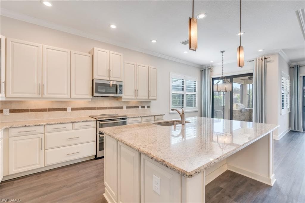 9276 Isla Bella Cir, Bonita Springs, FL 34135-15