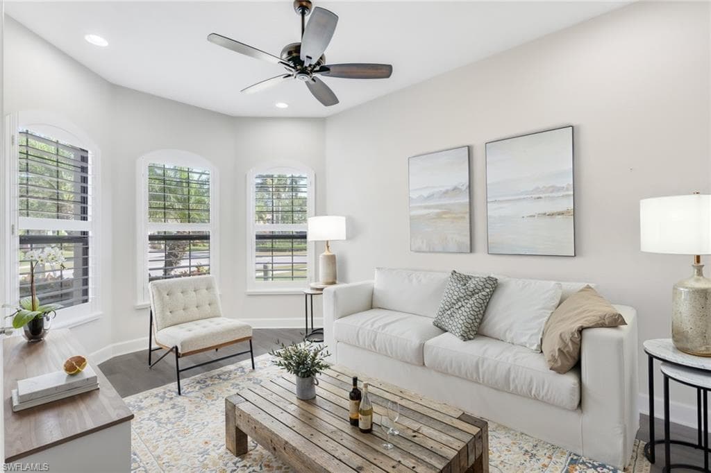 9276 Isla Bella Cir, Bonita Springs, FL 34135-18