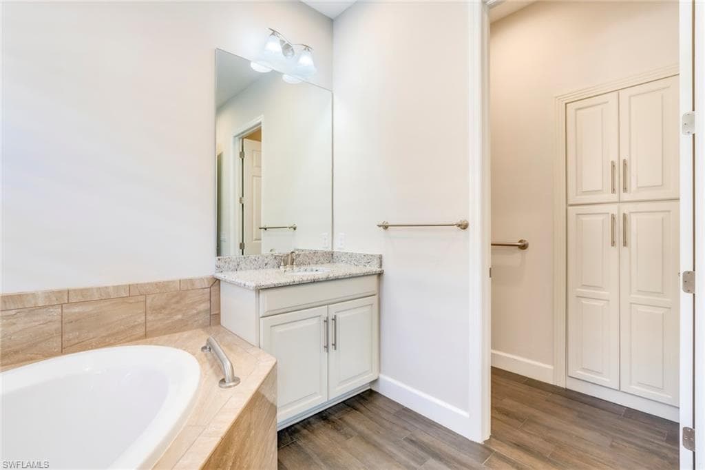9276 Isla Bella Cir, Bonita Springs, FL 34135-26