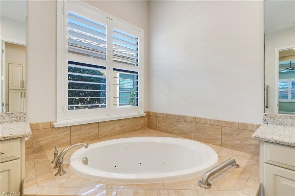 9276 Isla Bella Cir, Bonita Springs, FL 34135-27