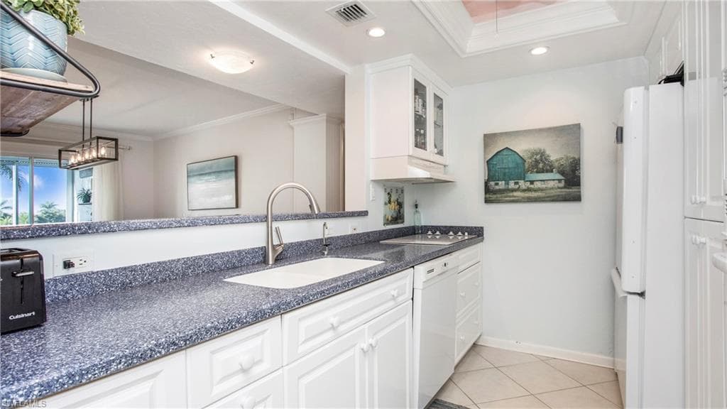 555 Park Shore Dr B411, Naples, FL 34103-13