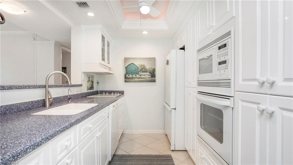 555 Park Shore Dr B411, Naples, FL 34103-14