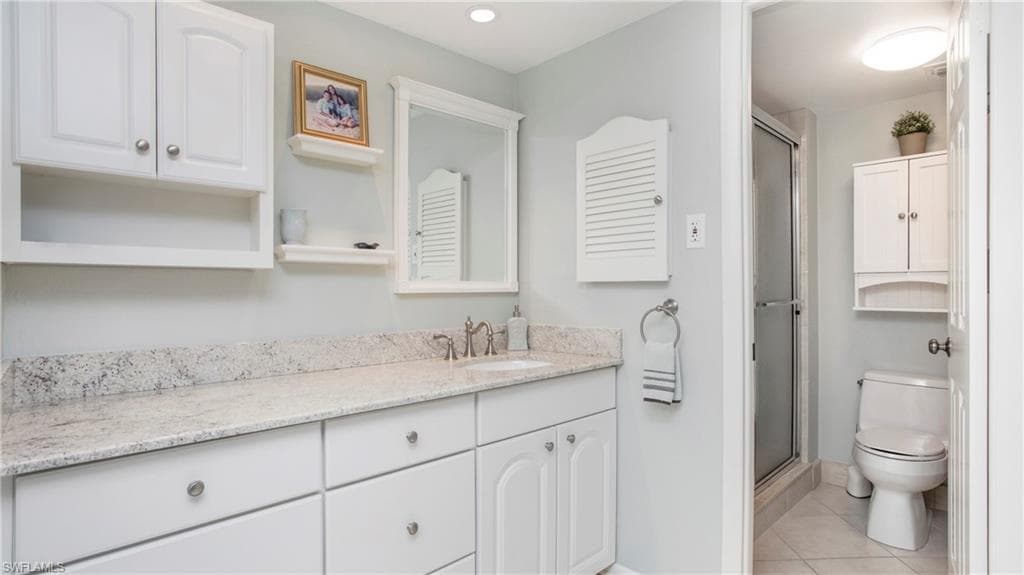 555 Park Shore Dr B411, Naples, FL 34103-18