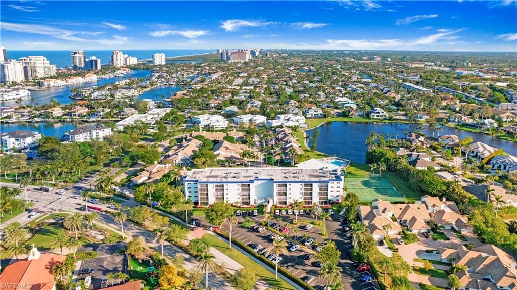 555 Park Shore Dr B411, Naples, FL 34103-1