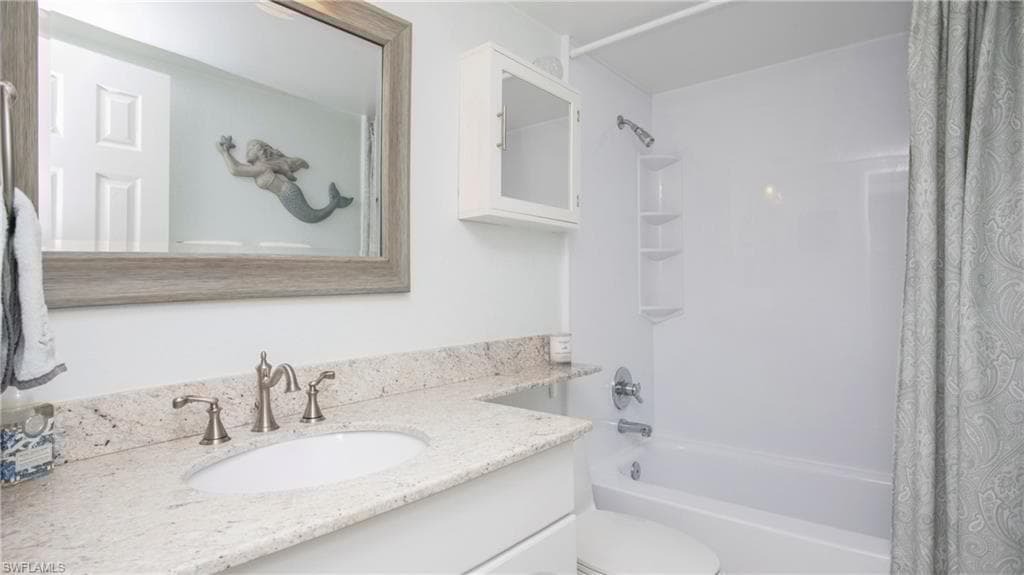 555 Park Shore Dr B411, Naples, FL 34103-21