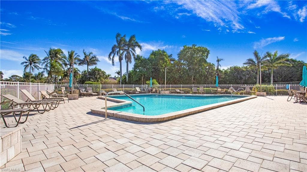 555 Park Shore Dr B411, Naples, FL 34103-29