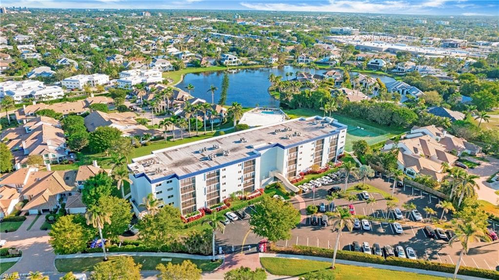 555 Park Shore Dr B411, Naples, FL 34103-3