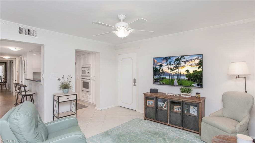 555 Park Shore Dr B411, Naples, FL 34103-6