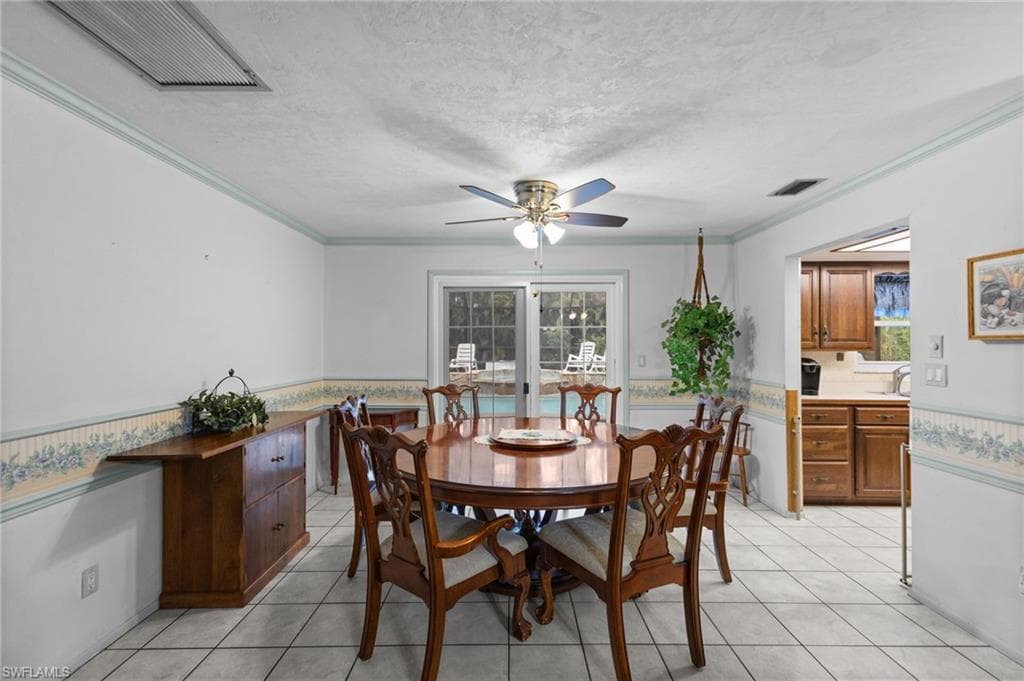 4925 Boxwood Way, Naples, FL 34116-9