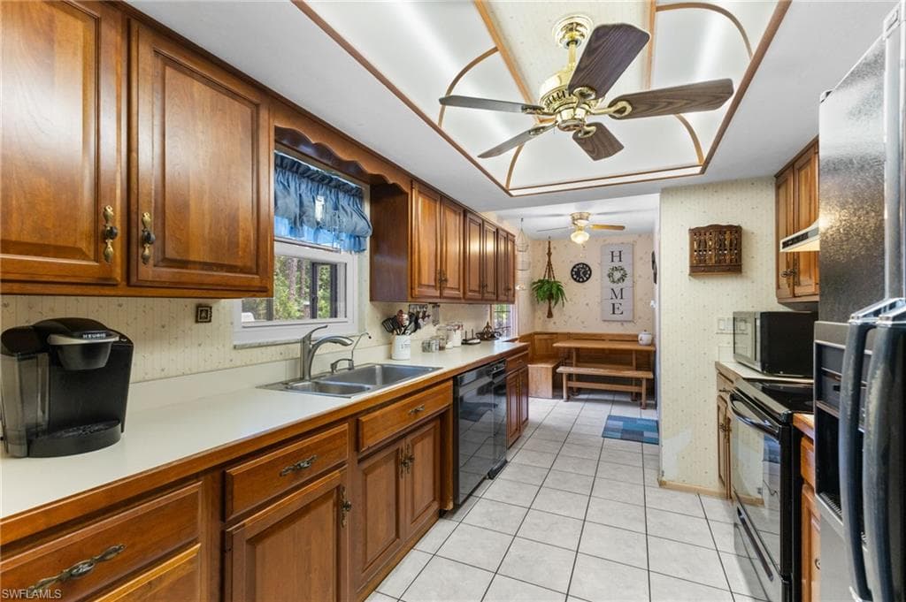 4925 Boxwood Way, Naples, FL 34116-10