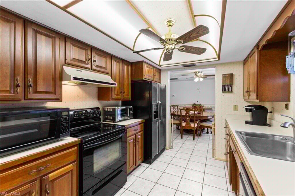 4925 Boxwood Way, Naples, FL 34116-11