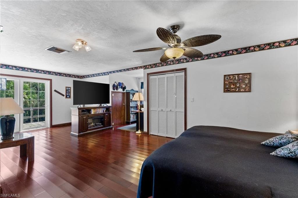 4925 Boxwood Way, Naples, FL 34116-13