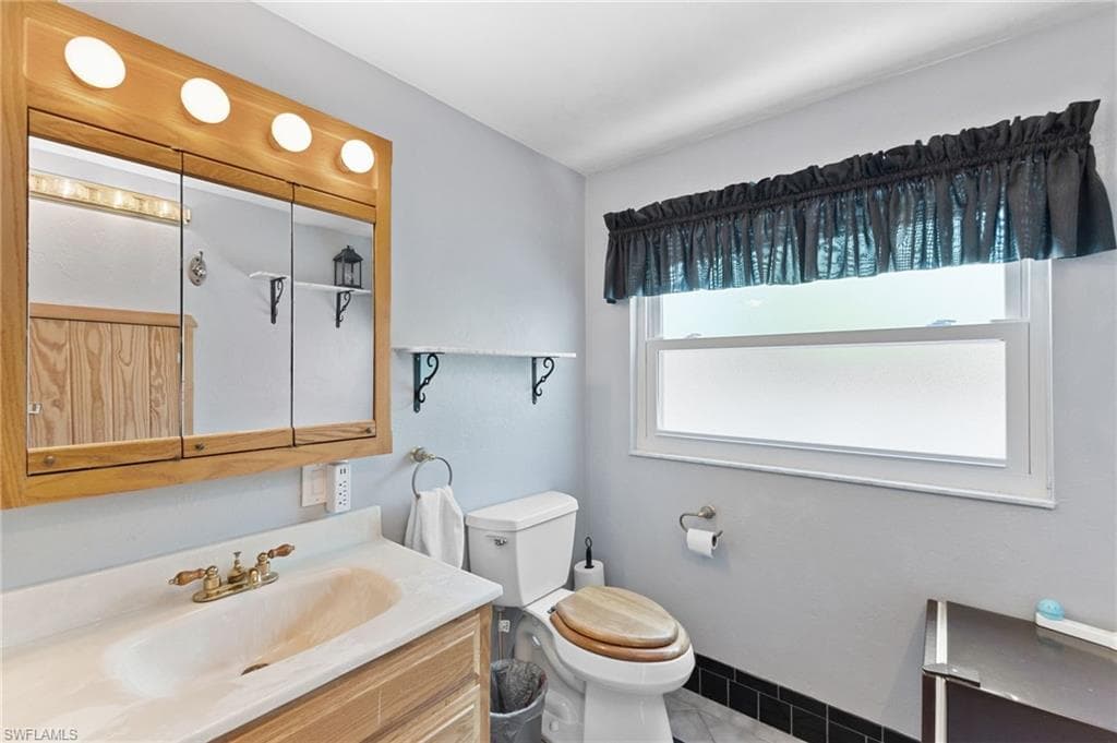 4925 Boxwood Way, Naples, FL 34116-19