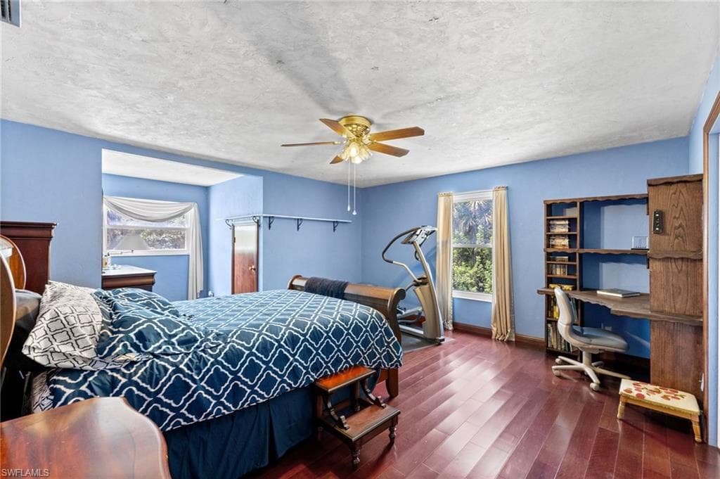 4925 Boxwood Way, Naples, FL 34116-20