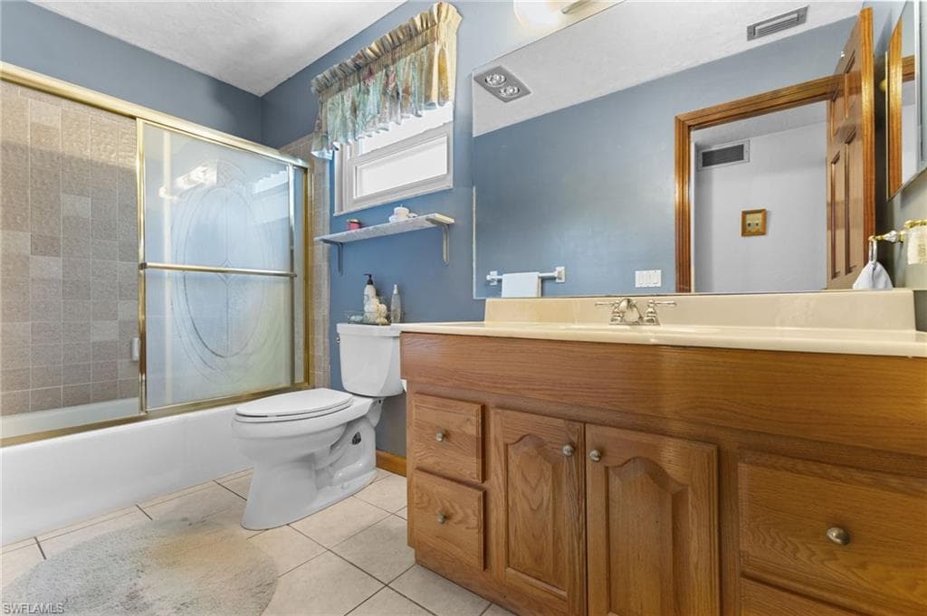 4925 Boxwood Way, Naples, FL 34116-21