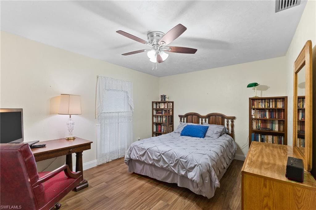 4925 Boxwood Way, Naples, FL 34116-22