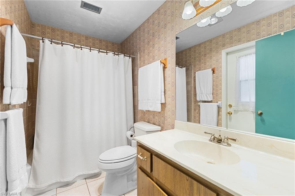 4925 Boxwood Way, Naples, FL 34116-27
