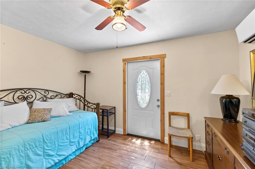 4925 Boxwood Way, Naples, FL 34116-28