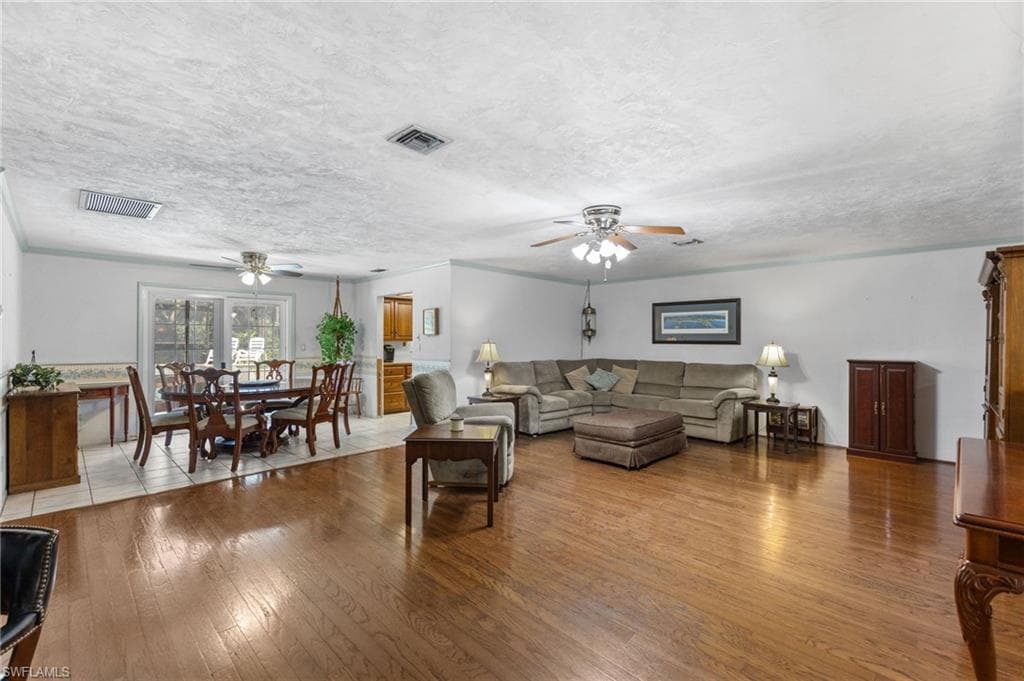 4925 Boxwood Way, Naples, FL 34116-6