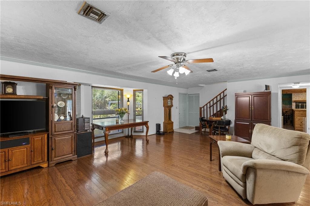 4925 Boxwood Way, Naples, FL 34116-7